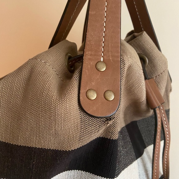 Burberry drawstring Heston bag. - Picture 5 of 9
